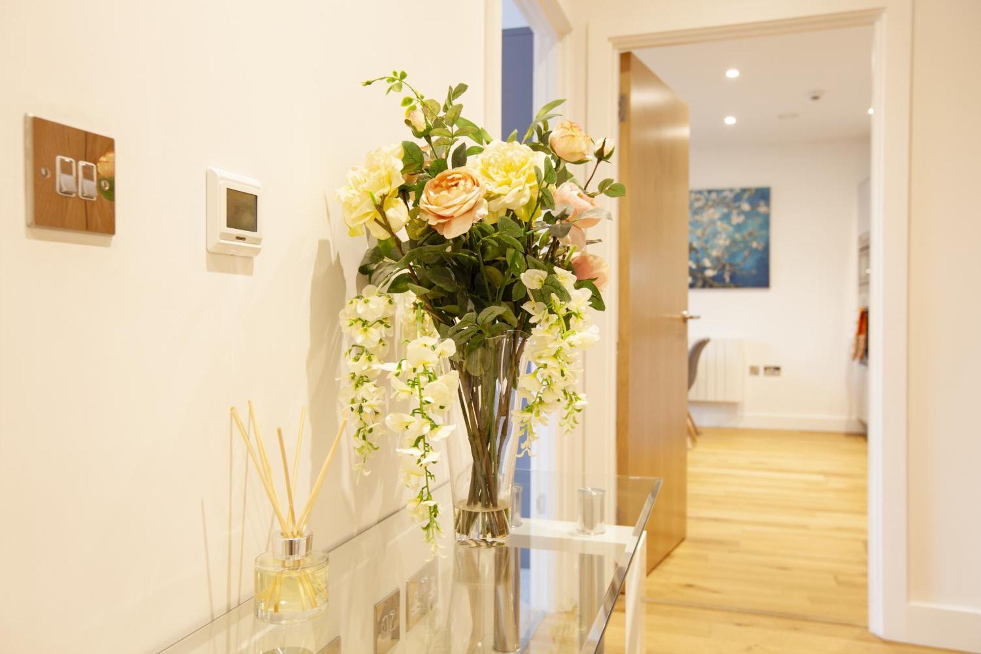 Urban Living'S ~ King Edward Luxury Apartments In The Heart Of ويندسور المظهر الخارجي الصورة